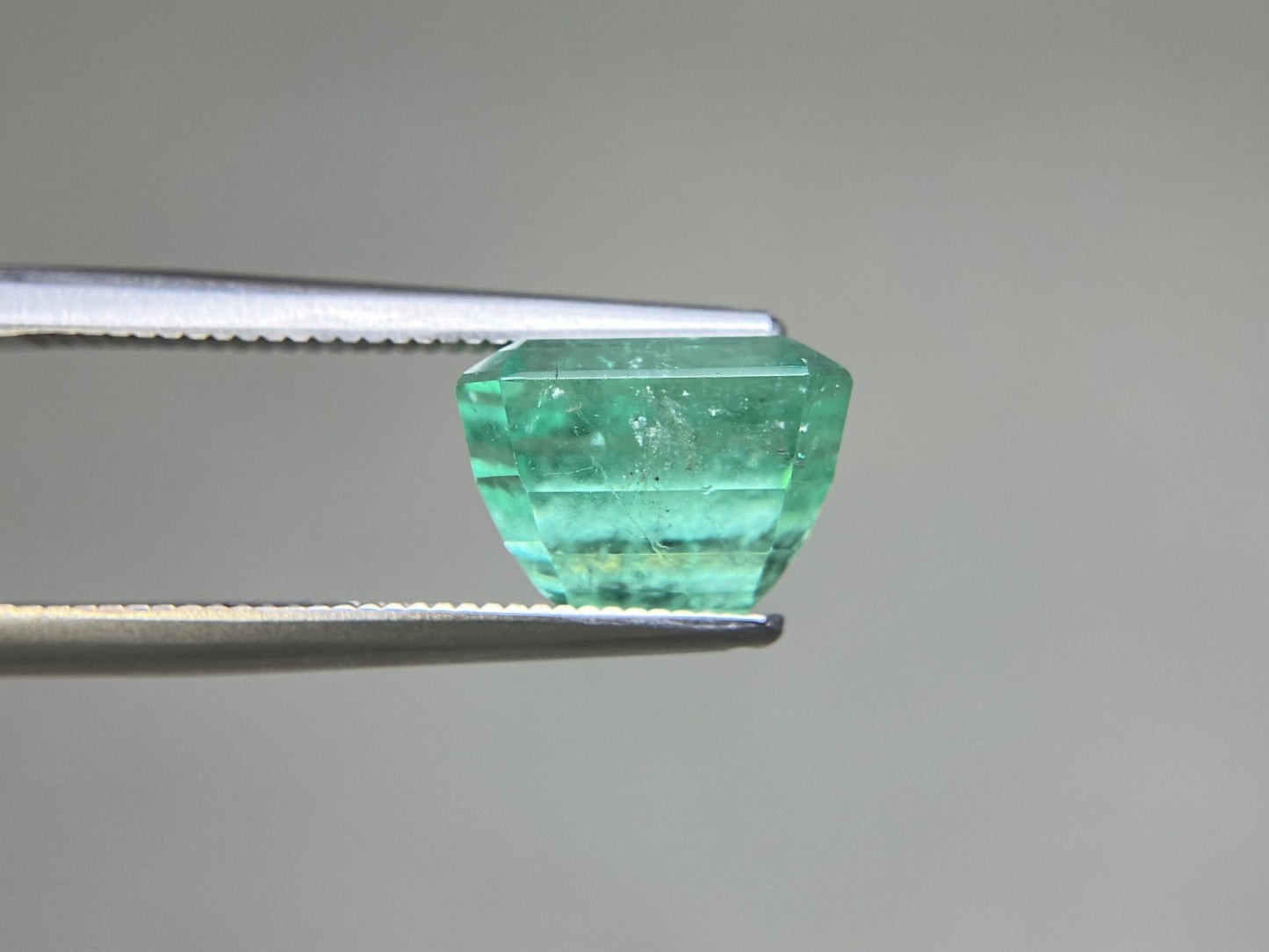 エメラルド 天然 4.591ct 宝石ソーティング付き 9.7㎜×8.9㎜×6.8㎜ ルース（ 裸石 ） 7162YY