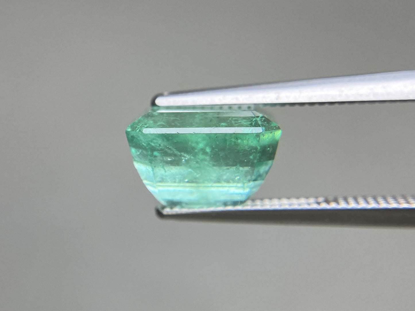 エメラルド 天然 4.591ct 宝石ソーティング付き 9.7㎜×8.9㎜×6.8㎜ ルース（ 裸石 ） 7162YY