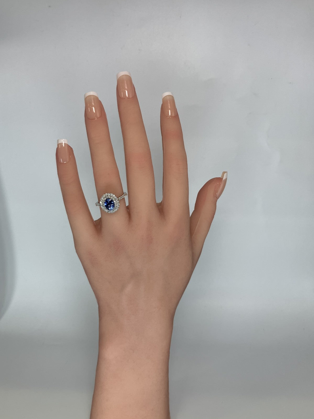 サファイア 1.58ct コンフラワーブルー Cornflower blue AIGS鑑別書 D0.72ct PT900 5.2g 指輪 （JP13号） サイズ直し無料 8358K