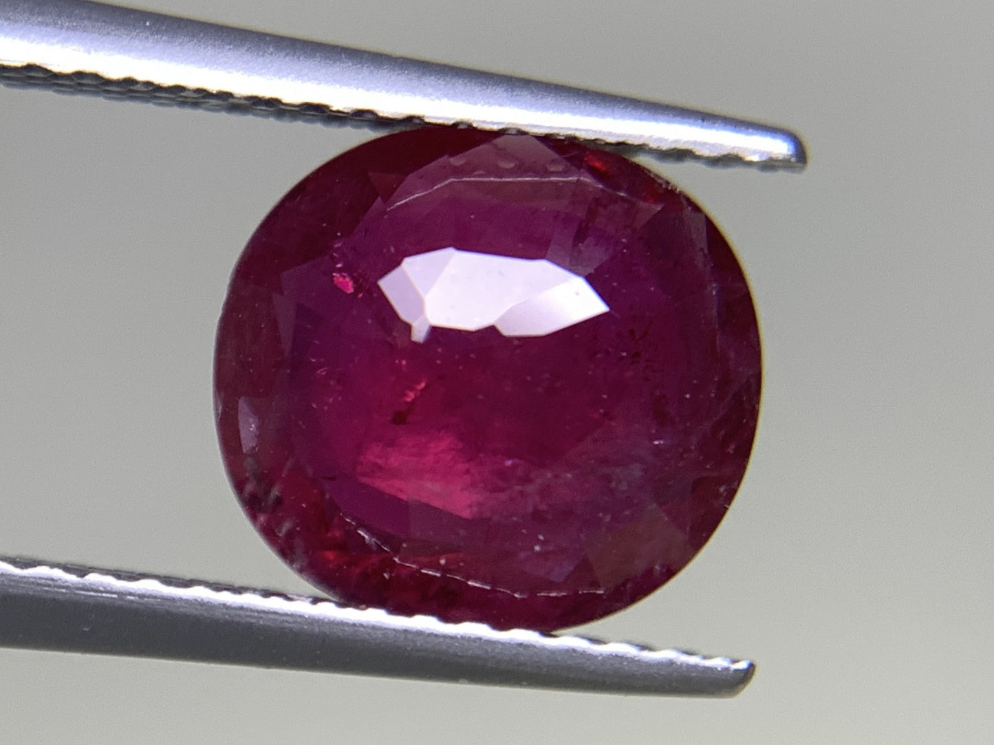 ルビー 天然  2.697ct  中央宝石ソーティング付き  9.52㎜×8.84㎜×3.32㎜  ルース（ 裸石 ） 5627Y