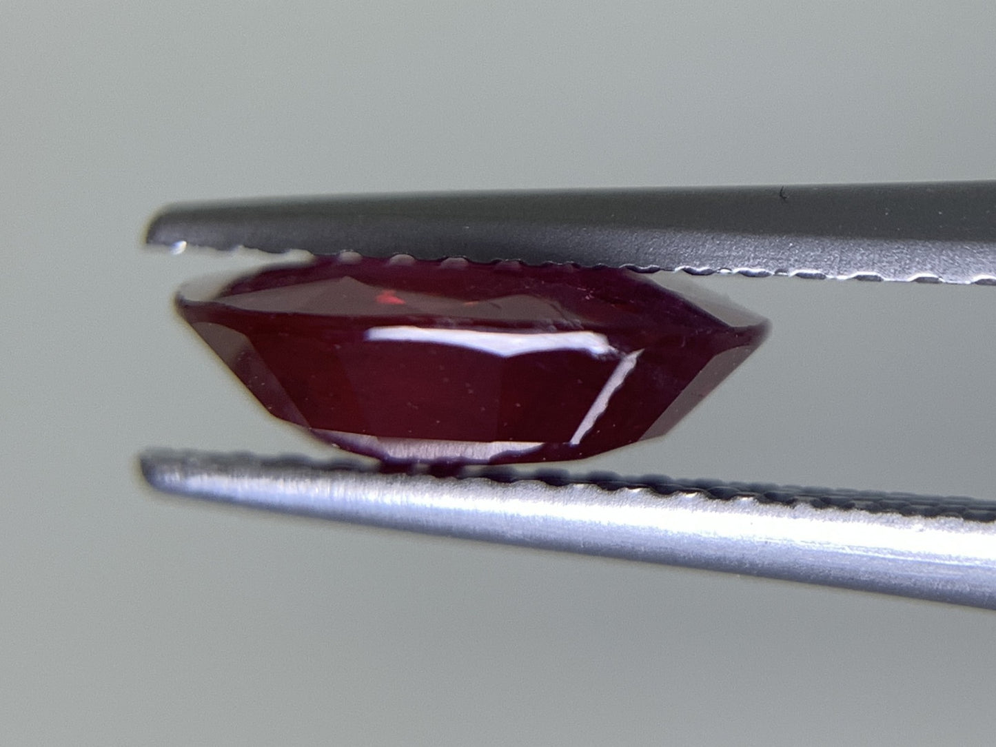 ルビー 天然  2.697ct  中央宝石ソーティング付き  9.52㎜×8.84㎜×3.32㎜  ルース（ 裸石 ） 5627Y