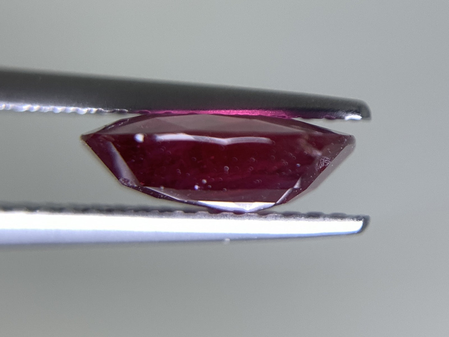 ルビー 天然  2.697ct  中央宝石ソーティング付き  9.52㎜×8.84㎜×3.32㎜  ルース（ 裸石 ） 5627Y