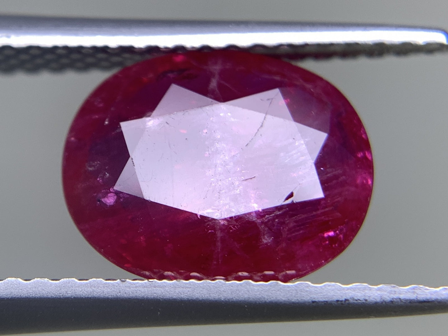 ルビー 天然  2.760ct  中央宝石ソーティング付き  10.06㎜×8.18㎜×3.25㎜  ルース（ 裸石 ） 5718Y