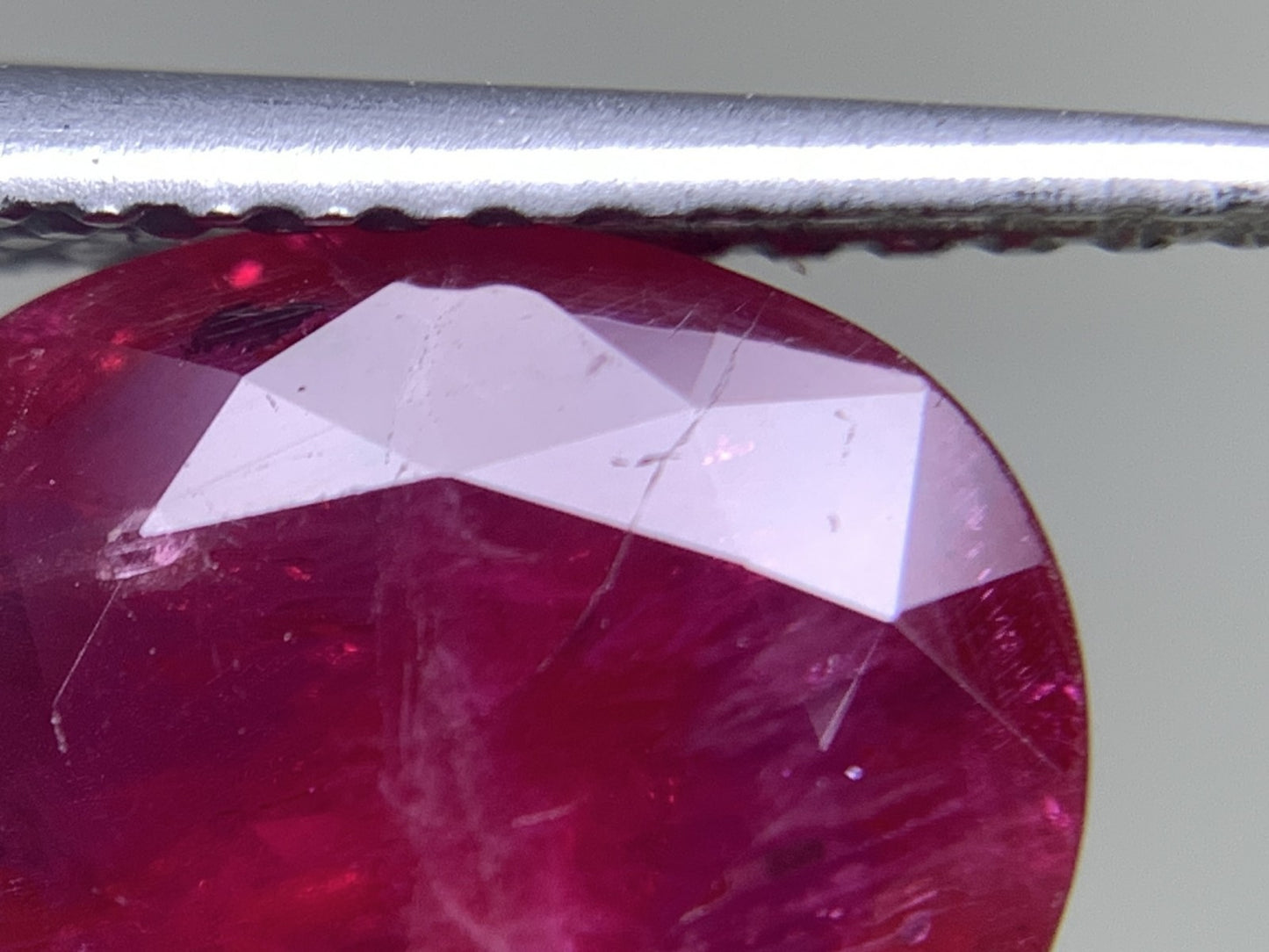 ルビー 天然  2.760ct  中央宝石ソーティング付き  10.06㎜×8.18㎜×3.25㎜  ルース（ 裸石 ） 5718Y