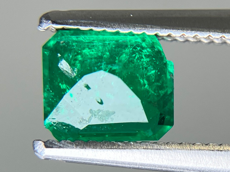 エメラルド 天然 0.611ct 宝石ソーティング付き 5.9㎜×5.0㎜×2.7㎜ ルース（ 裸石 ） 7072YY