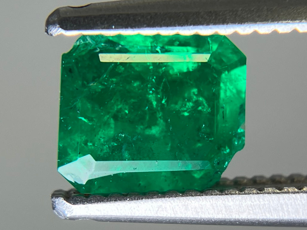 エメラルド 天然 0.611ct 宝石ソーティング付き 5.9㎜×5.0㎜×2.7㎜ ルース（ 裸石 ） 7072YY