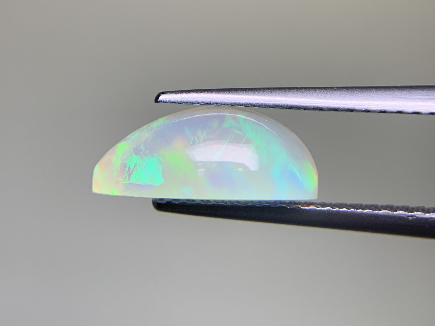 オパール 2.710ct 宝石ソーティング付き 13.0㎜×8.8㎜×5.4㎜ ルース（ 裸石 ） 3588Y