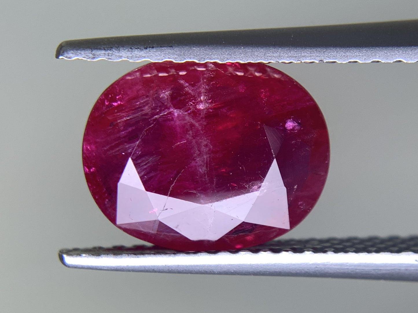 ルビー 天然  2.760ct  中央宝石ソーティング付き  10.06㎜×8.18㎜×3.25㎜  ルース（ 裸石 ） 5718Y