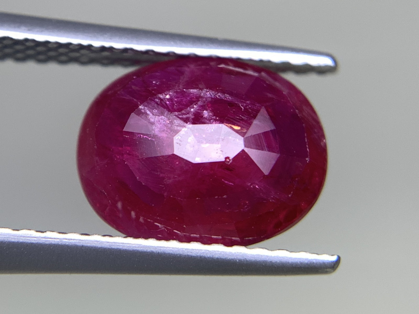 ルビー 天然  2.760ct  中央宝石ソーティング付き  10.06㎜×8.18㎜×3.25㎜  ルース（ 裸石 ） 5718Y