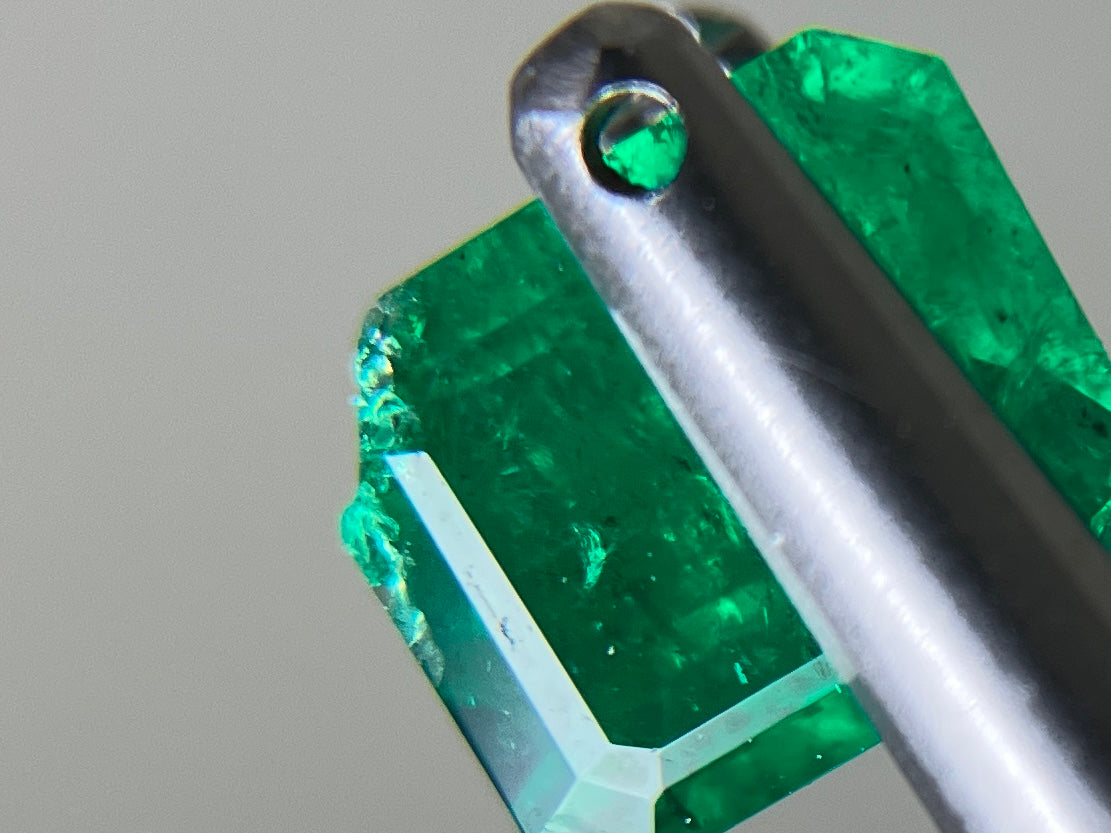エメラルド 天然 0.611ct 宝石ソーティング付き 5.9㎜×5.0㎜×2.7㎜ ルース（ 裸石 ） 7072YY