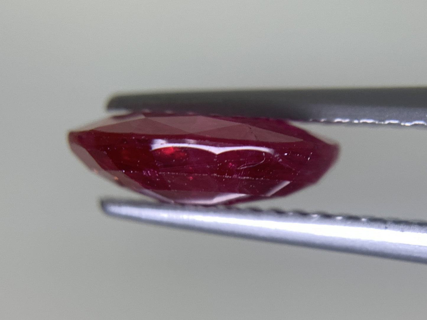 ルビー 天然  2.760ct  中央宝石ソーティング付き  10.06㎜×8.18㎜×3.25㎜  ルース（ 裸石 ） 5718Y