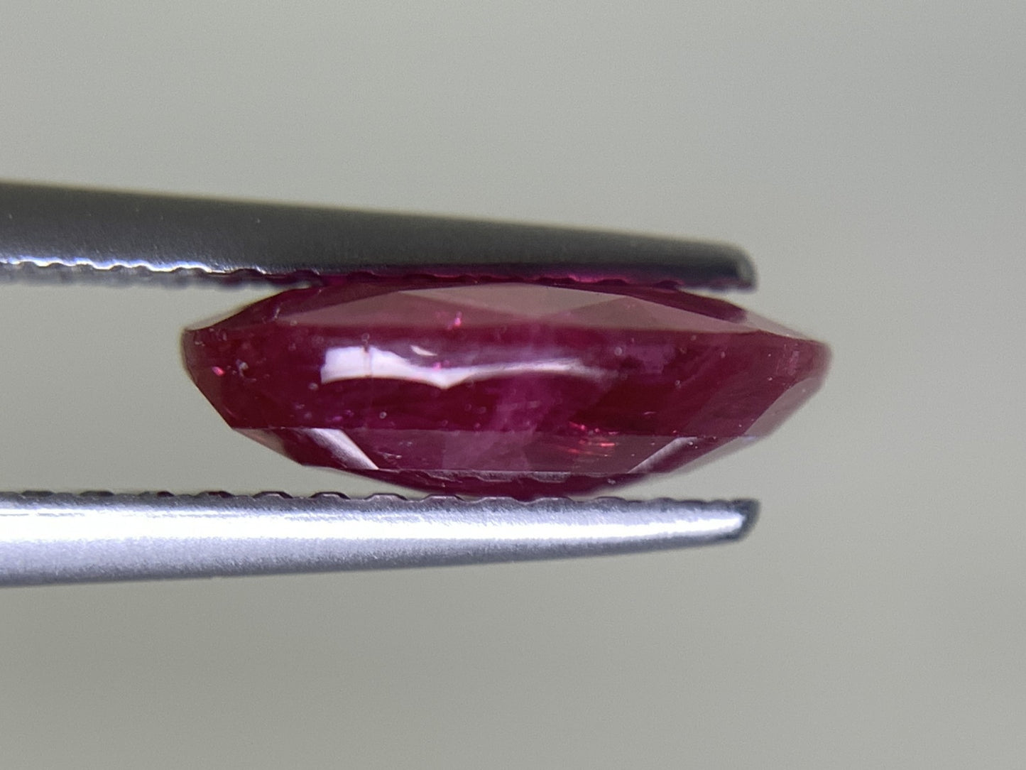ルビー 天然  2.760ct  中央宝石ソーティング付き  10.06㎜×8.18㎜×3.25㎜  ルース（ 裸石 ） 5718Y