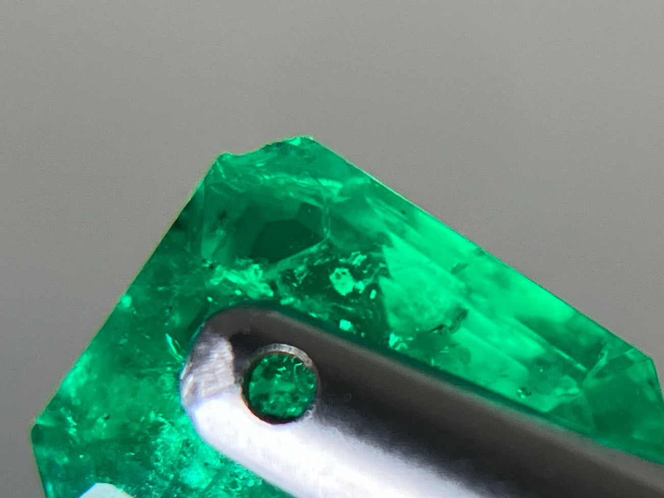 エメラルド 天然 0.611ct 宝石ソーティング付き 5.9㎜×5.0㎜×2.7㎜ ルース（ 裸石 ） 7072YY