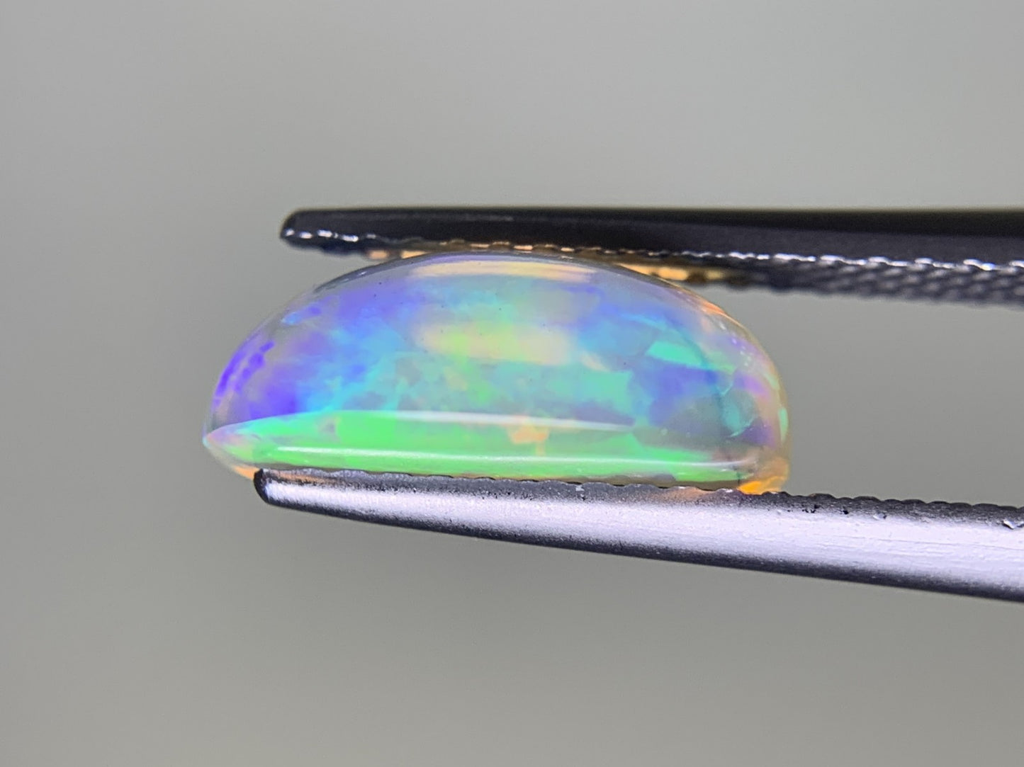 オパール 2.359ct 宝石ソーティング付き 11.4㎜×8.2㎜×4.5㎜ ルース（ 裸石 ） 3599Y