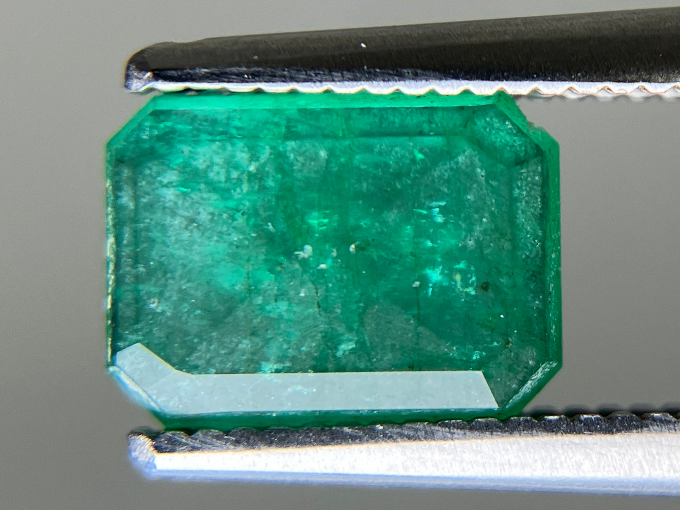 エメラルド 天然 1.043ct 宝石ソーティング付き 7.9㎜×5.8㎜×1.9㎜ ルース（ 裸石 ） 7052YY