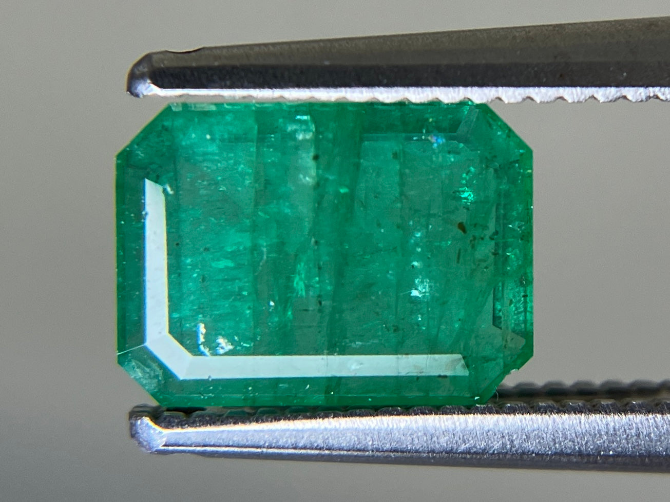 エメラルド 天然 1.043ct 宝石ソーティング付き 7.9㎜×5.8㎜×1.9㎜ ルース（ 裸石 ） 7052YY
