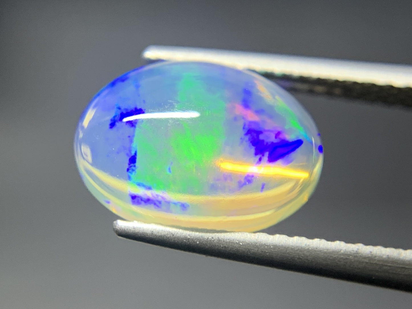 オパール 2.359ct 宝石ソーティング付き 11.4㎜×8.2㎜×4.5㎜ ルース（ 裸石 ） 3599Y