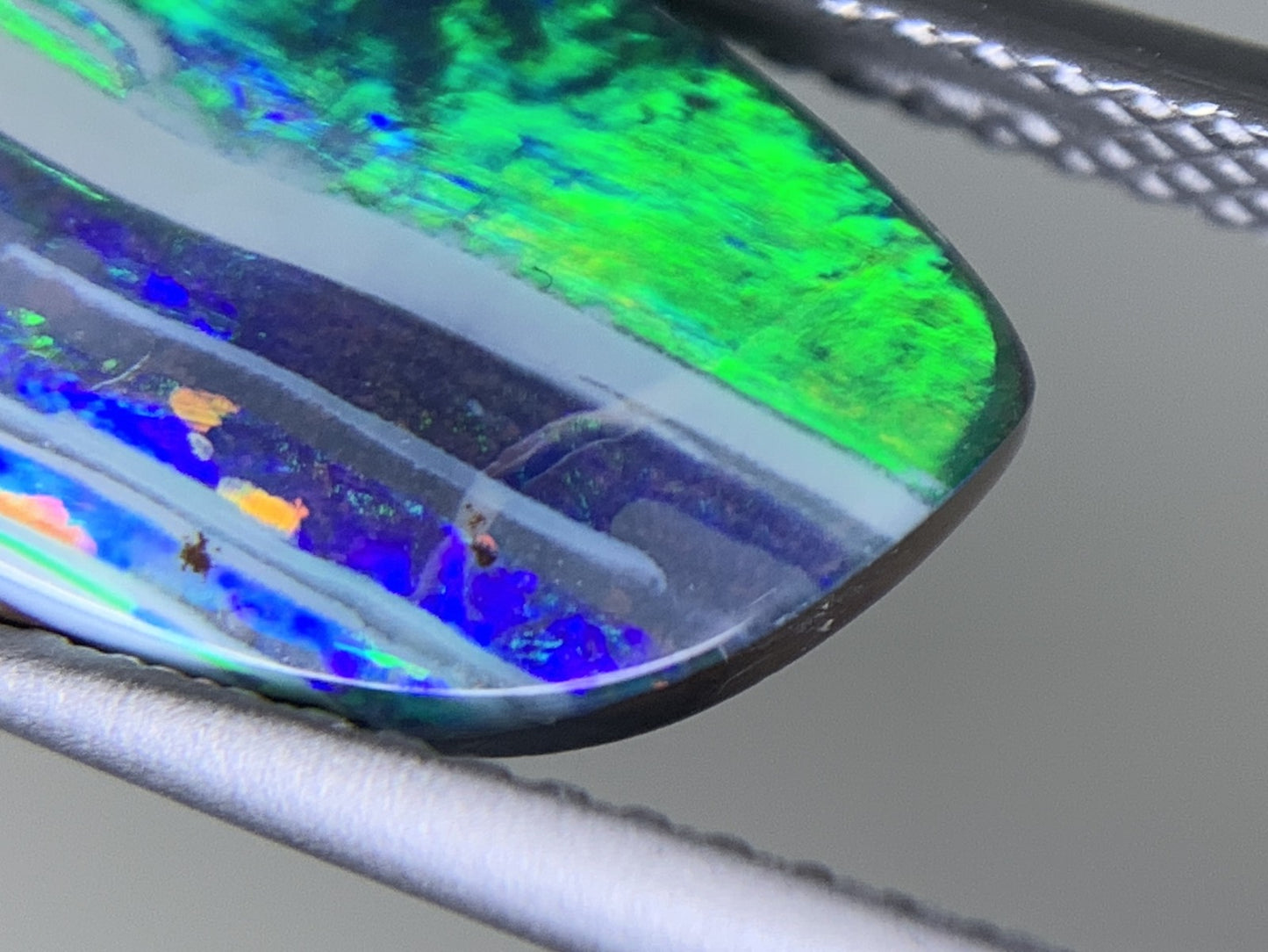 ボルダーオパール 4.679ct  宝石ソーティング付き  15.2㎜×9.3㎜×3.4㎜  ルース（ 裸石 ） 1903Y