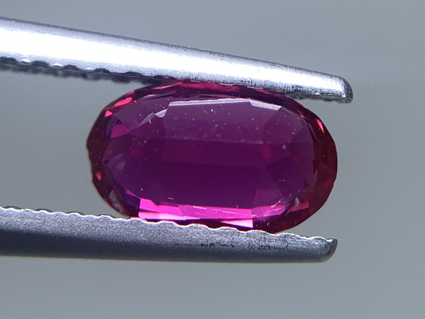 ルビー 天然  0.834ct  中央宝石ソーティング付き  7.17㎜×4.43㎜×2.92㎜  ルース（ 裸石 ） 5824Y