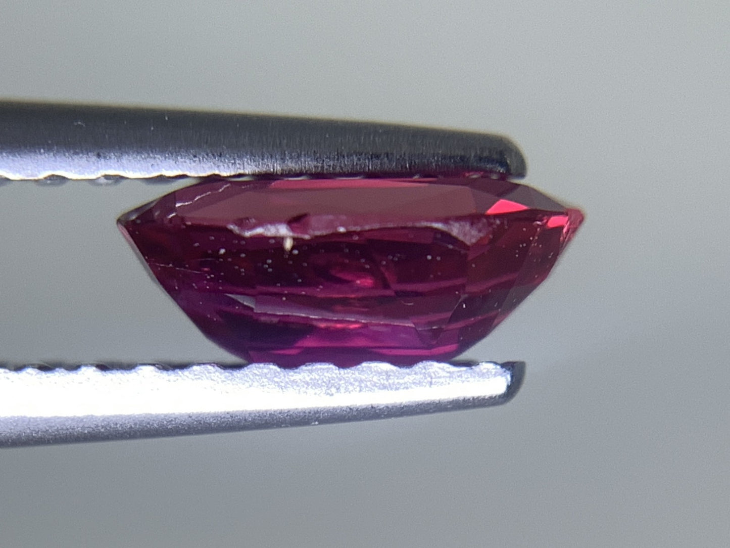 ルビー 天然  0.834ct  中央宝石ソーティング付き  7.17㎜×4.43㎜×2.92㎜  ルース（ 裸石 ） 5824Y