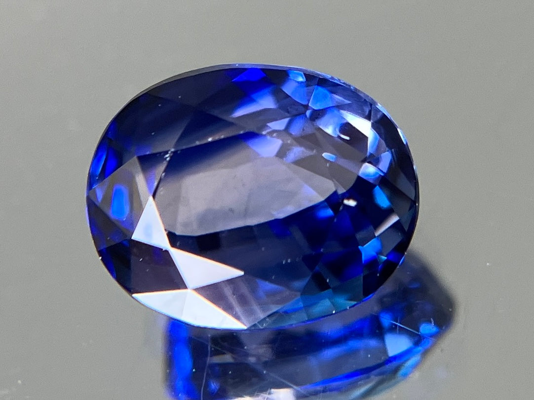 ブルーサファイア 天然 1.943ct 中央宝石ソーティング付き 7.46㎜×6.04㎜×4.64㎜ ルース（ 裸石 ） 6361YY
