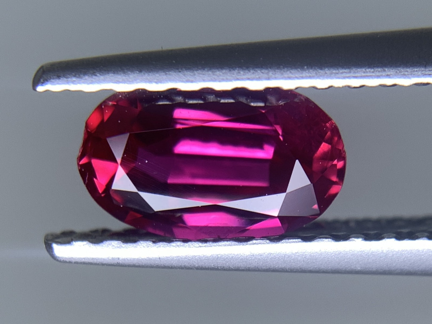 ルビー 天然  0.834ct  中央宝石ソーティング付き  7.17㎜×4.43㎜×2.92㎜  ルース（ 裸石 ） 5824Y