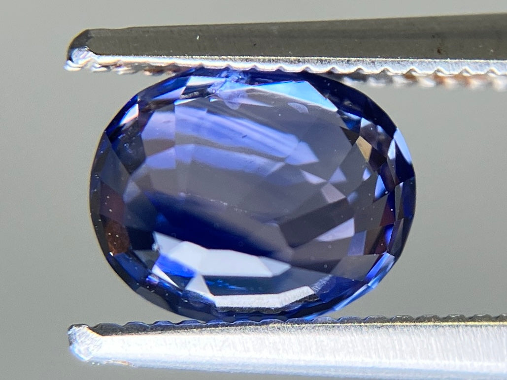 ブルーサファイア 天然 1.943ct 中央宝石ソーティング付き 7.46㎜×6.04㎜×4.64㎜ ルース（ 裸石 ） 6361YY
