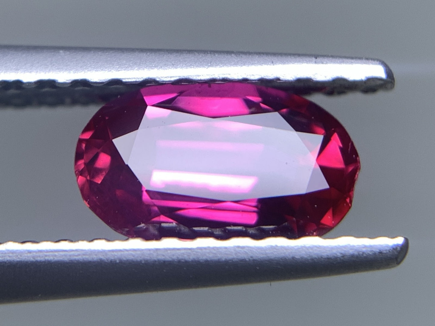 ルビー 天然  0.834ct  中央宝石ソーティング付き  7.17㎜×4.43㎜×2.92㎜  ルース（ 裸石 ） 5824Y
