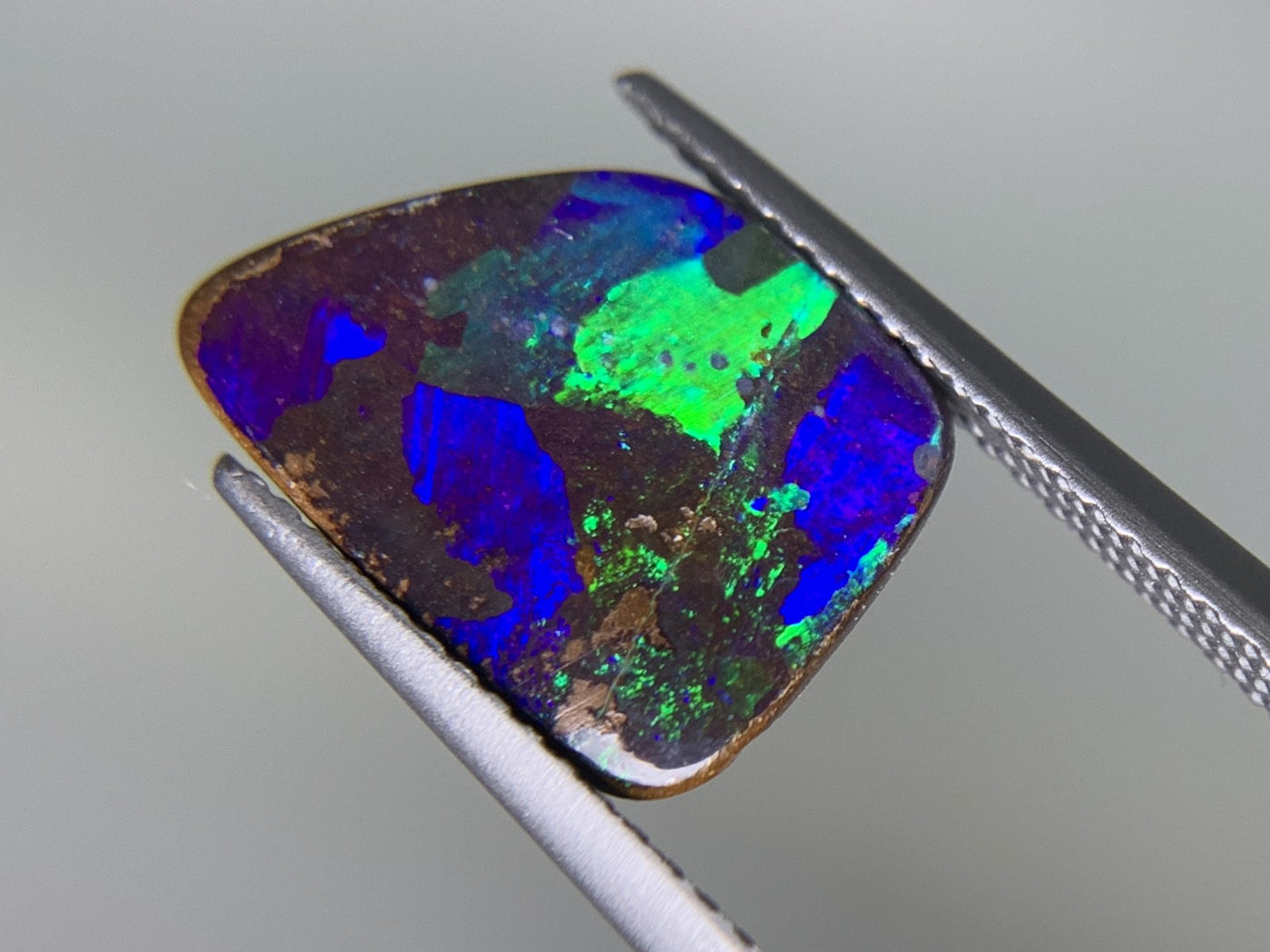 ボルダーオパール 3.529ct  宝石ソーティング付き  13.5㎜×10.2㎜×3.2㎜  ルース（ 裸石 ） 1905Y