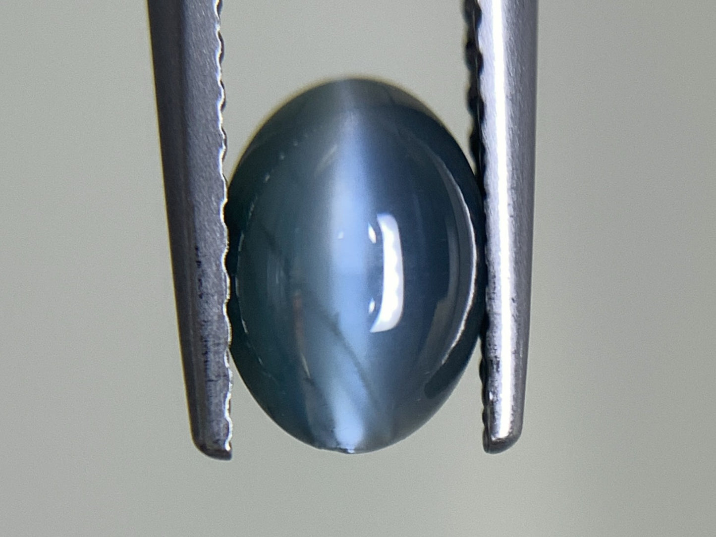 アレキサンドライトキャッツアイ  1.17ct  GIA宝石鑑別書付き  India Bluish Green changing to Grayish Purple 6.48㎜×5.84㎜×4.38㎜  ルース（ 裸石 ）   2052Y
