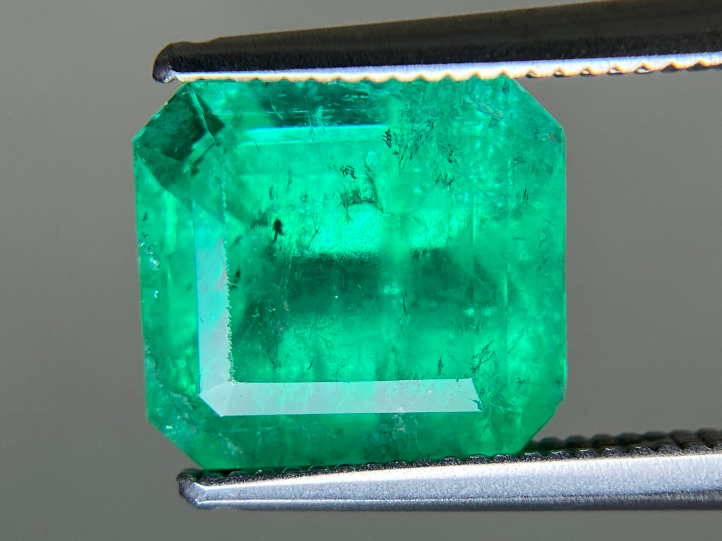エメラルド 天然 3.635ct 中央宝石ソーティング付き 9.79㎜×8.84㎜×6.25㎜ ルース（ 裸石 ） 7053YY
