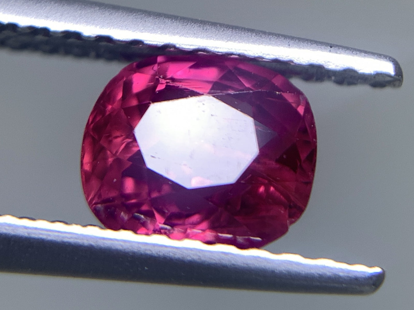 ルビー 天然  1.152ct  中央宝石ソーティング付き  6.16㎜×5.47㎜×3.81㎜  ルース（ 裸石 ） 1836Y