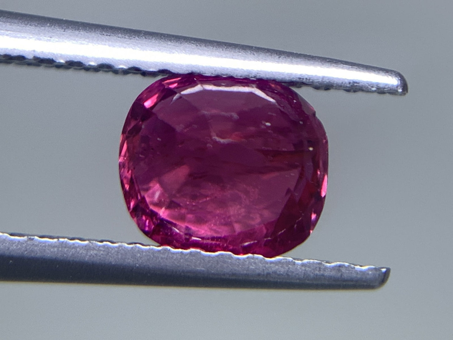 ルビー 天然  1.152ct  中央宝石ソーティング付き  6.16㎜×5.47㎜×3.81㎜  ルース（ 裸石 ） 1836Y