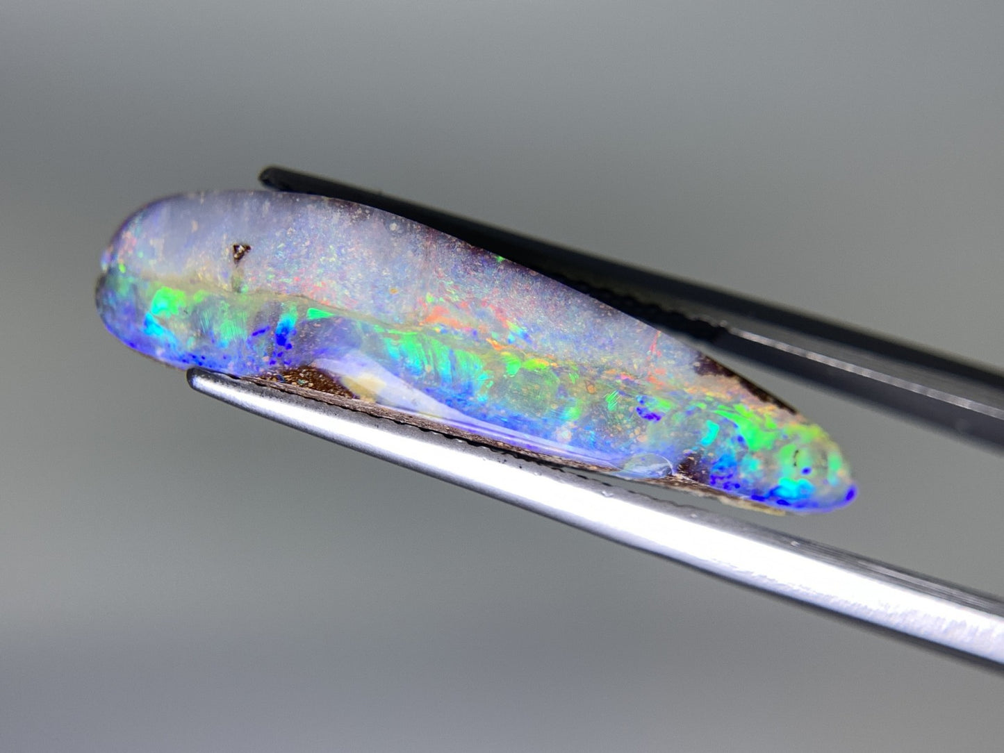 ボルダーオパール 6.591ct  宝石ソーティング付き  26.5㎜×6.9㎜×5.6㎜  ルース（ 裸石 ） 1899Y