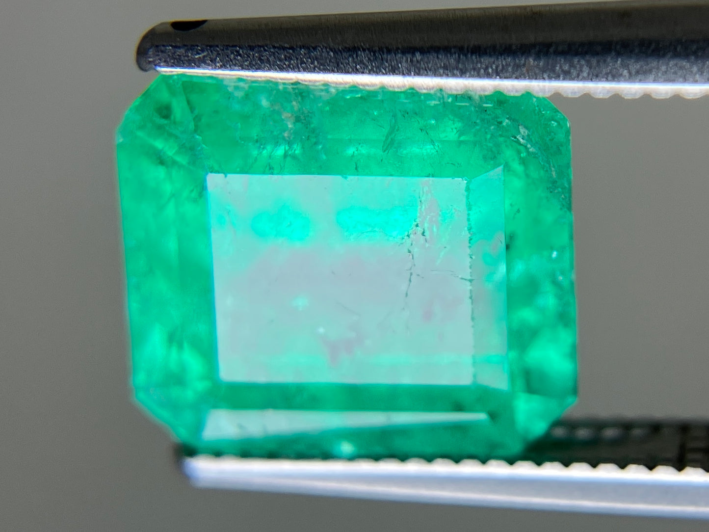 エメラルド 天然 3.635ct 中央宝石ソーティング付き 9.79㎜×8.84㎜×6.25㎜ ルース（ 裸石 ） 7053YY