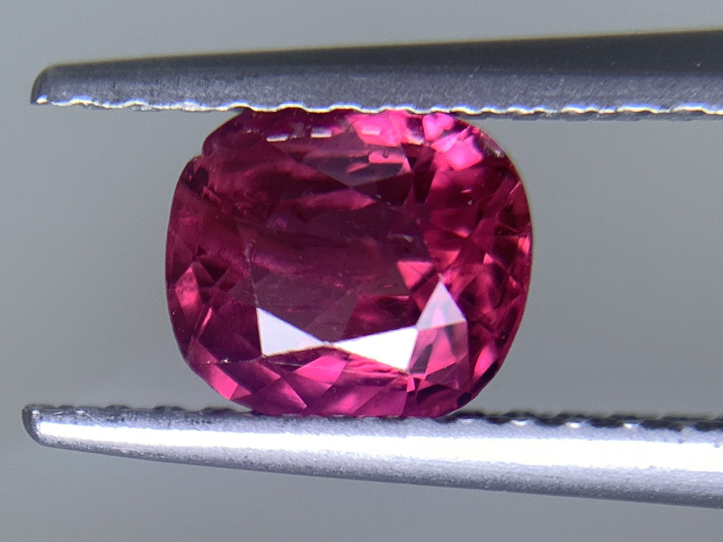 ルビー 天然  1.152ct  中央宝石ソーティング付き  6.16㎜×5.47㎜×3.81㎜  ルース（ 裸石 ） 1836Y