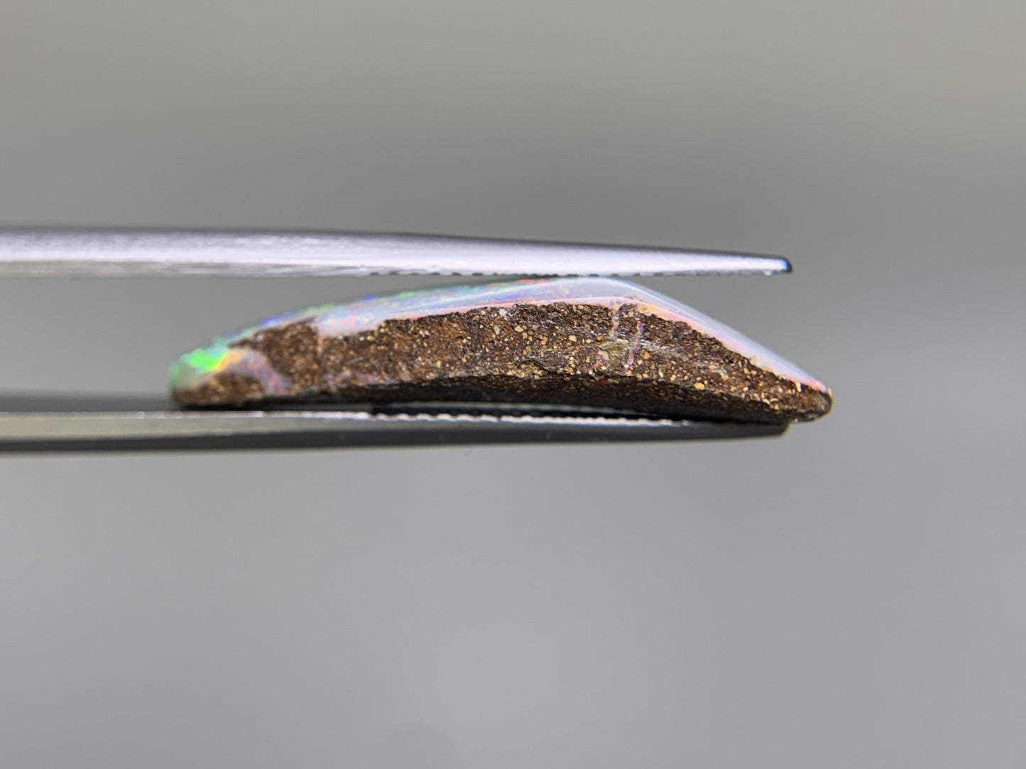 ボルダーオパール 6.591ct  宝石ソーティング付き  26.5㎜×6.9㎜×5.6㎜  ルース（ 裸石 ） 1899Y