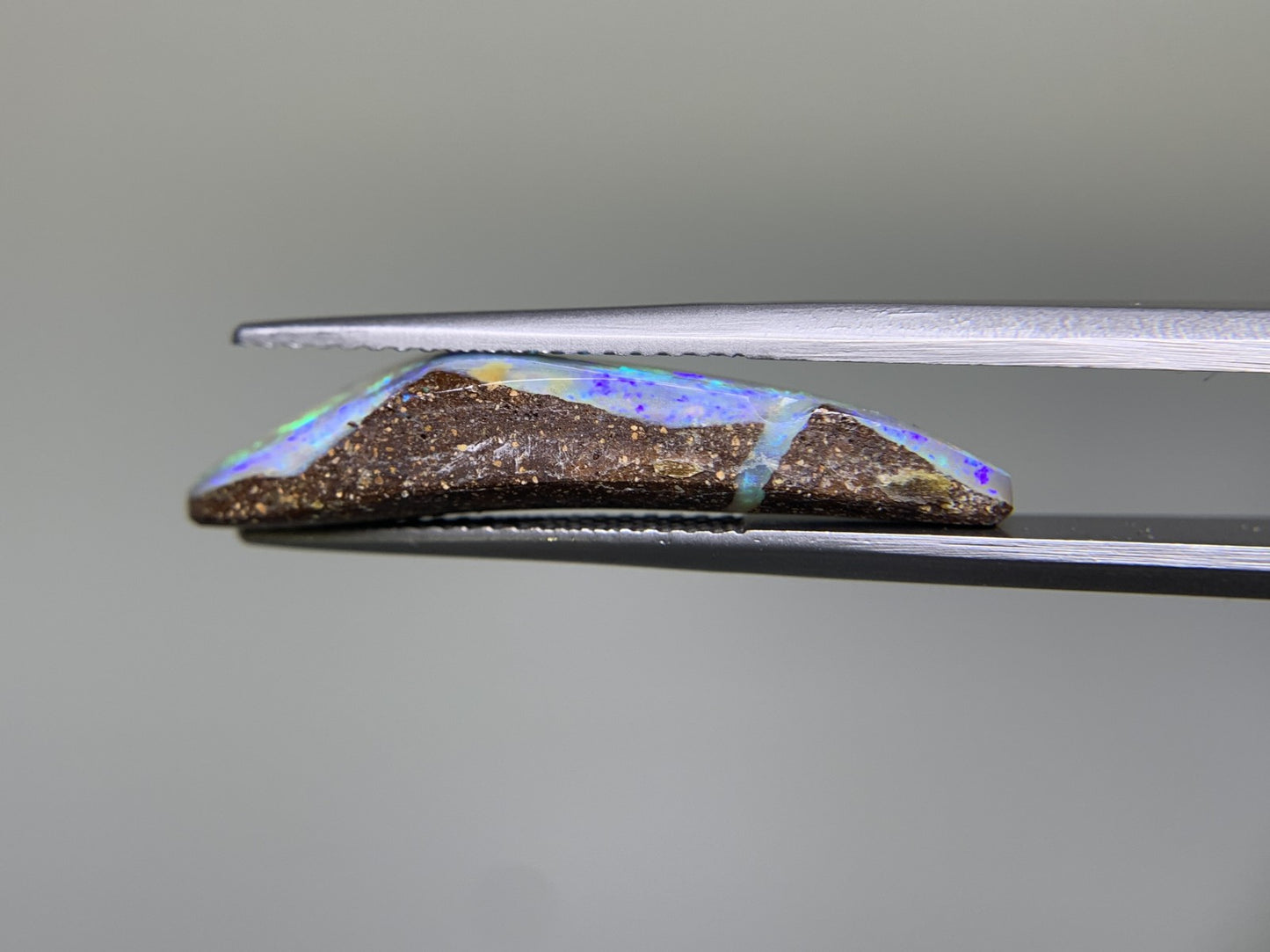 ボルダーオパール 6.591ct  宝石ソーティング付き  26.5㎜×6.9㎜×5.6㎜  ルース（ 裸石 ） 1899Y