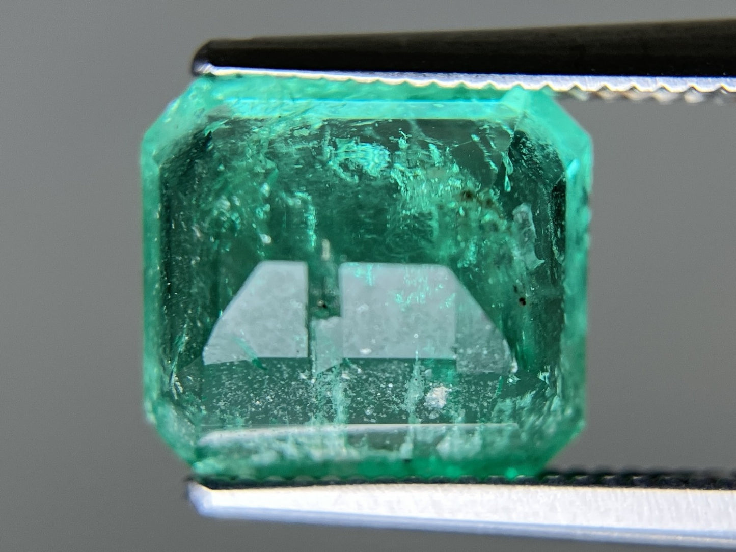 エメラルド 天然 3.635ct 中央宝石ソーティング付き 9.79㎜×8.84㎜×6.25㎜ ルース（ 裸石 ） 7053YY