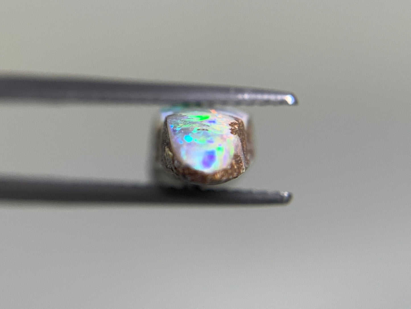 ボルダーオパール 6.591ct  宝石ソーティング付き  26.5㎜×6.9㎜×5.6㎜  ルース（ 裸石 ） 1899Y