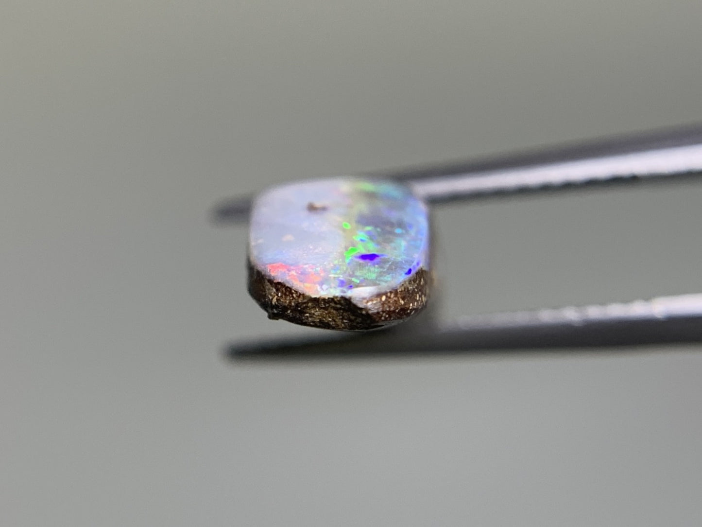 ボルダーオパール 6.591ct  宝石ソーティング付き  26.5㎜×6.9㎜×5.6㎜  ルース（ 裸石 ） 1899Y