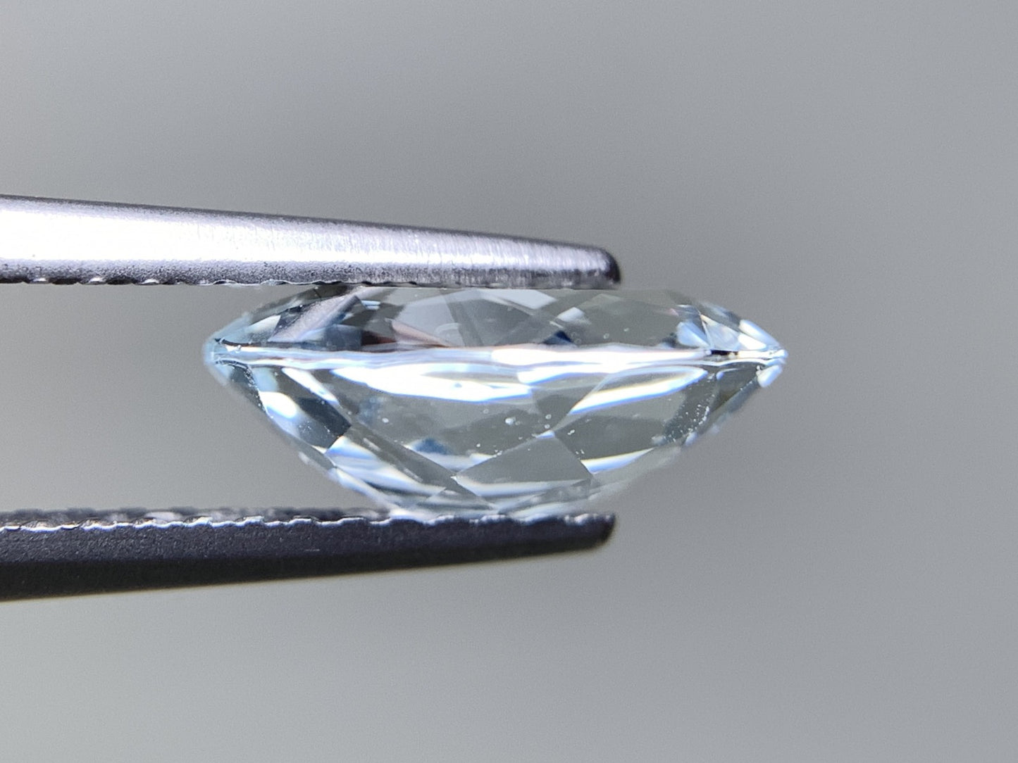 アクアマリン 天然 1.964ct 宝石ソーティング付き 10.0㎜×8.0㎜×4.0㎜ ルース（ 裸石 ） 6784Y