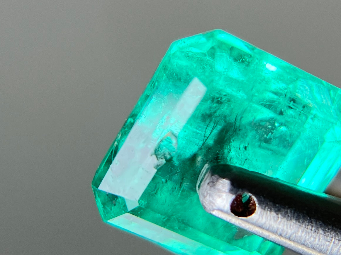 エメラルド 天然 1.461ct 中央宝石ソーティング付き 6.79㎜×6.39㎜×4.59㎜ ルース（ 裸石 ） 7062YY