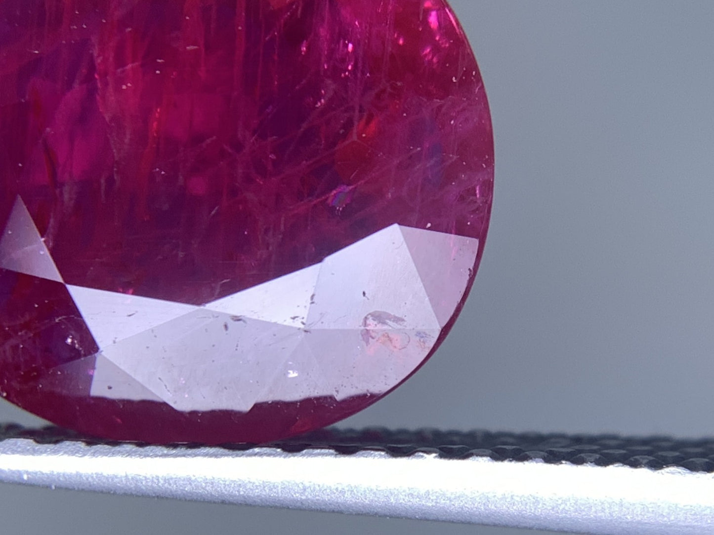 ルビー 天然  2.595ct  中央宝石ソーティング付き  9.67㎜×9.03㎜×3.09㎜  ルース（ 裸石 ） 5723Y