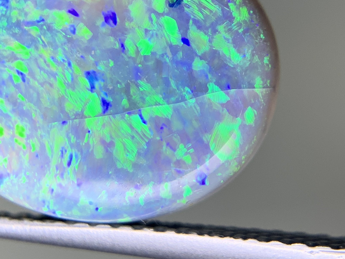 ブラックオパール 4.573ct  宝石ソーティング付き  13.5㎜×11.4㎜×4.2㎜  ルース（ 裸石 ） 3160Y
