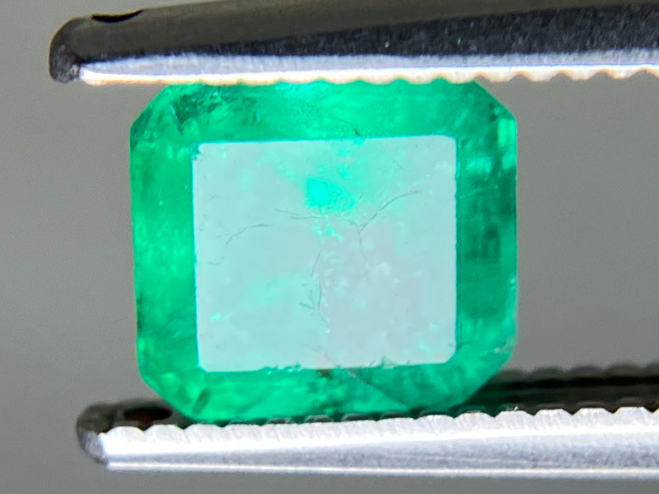 エメラルド 天然 1.092ct 中央宝石ソーティング付き 5.93㎜×5.62㎜×4.87㎜ ルース（ 裸石 ） 7055YY