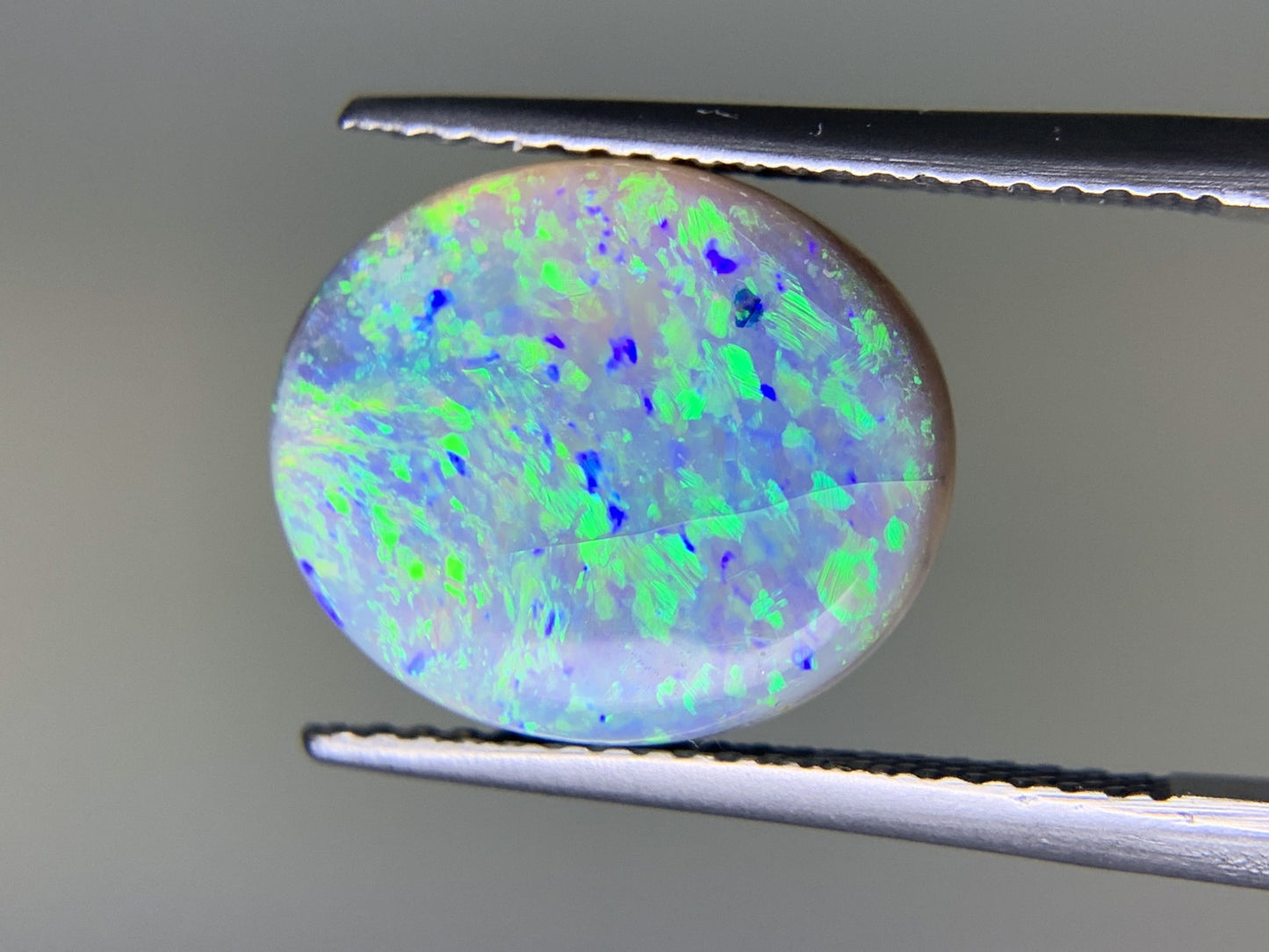 ブラックオパール 4.573ct  宝石ソーティング付き  13.5㎜×11.4㎜×4.2㎜  ルース（ 裸石 ） 3160Y