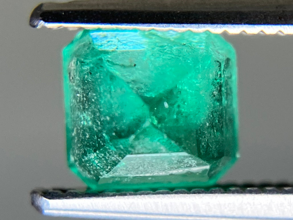 エメラルド 天然 1.092ct 中央宝石ソーティング付き 5.93㎜×5.62㎜×4.87㎜ ルース（ 裸石 ） 7055YY