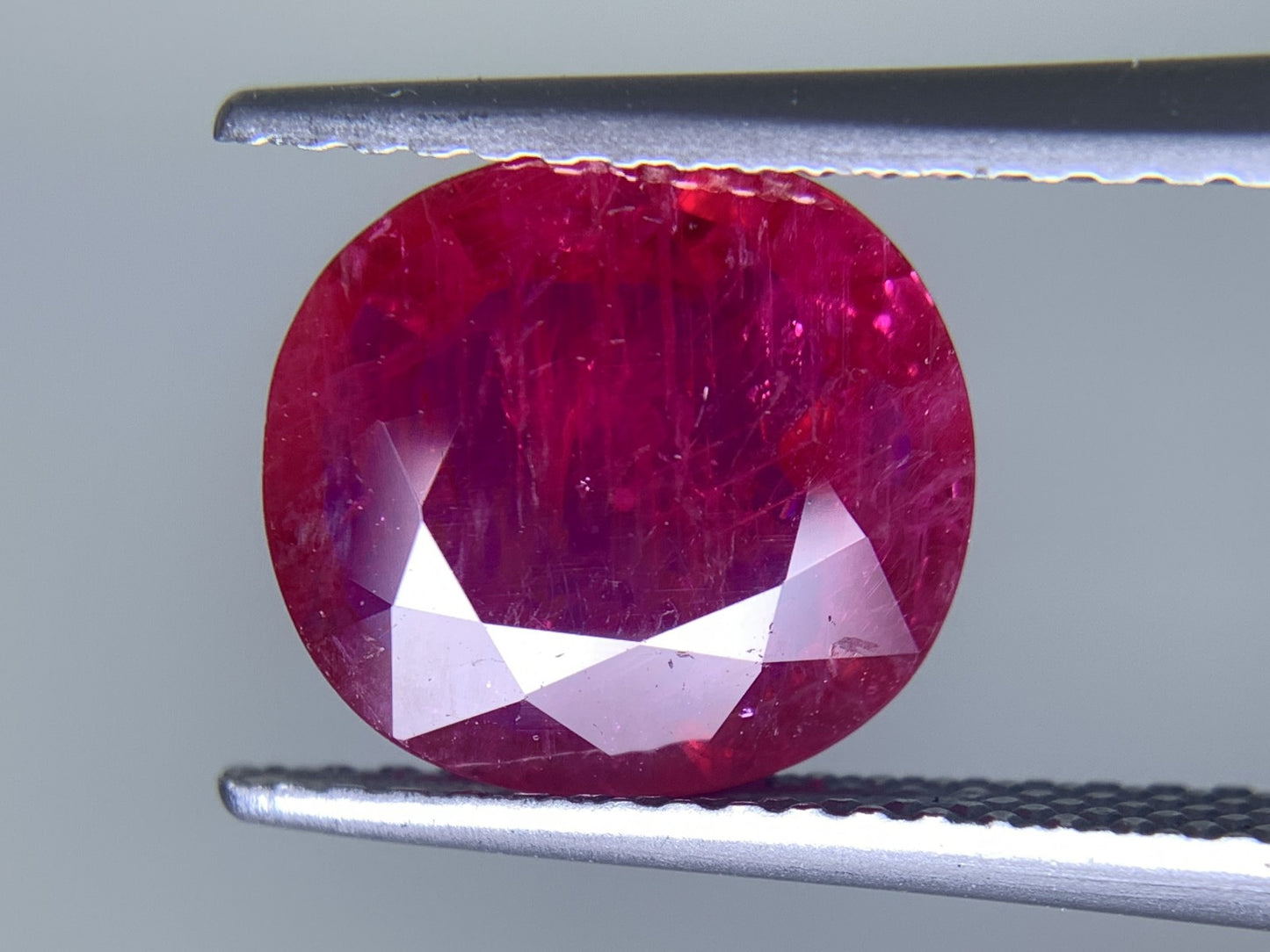 ルビー 天然  2.595ct  中央宝石ソーティング付き  9.67㎜×9.03㎜×3.09㎜  ルース（ 裸石 ） 5723Y