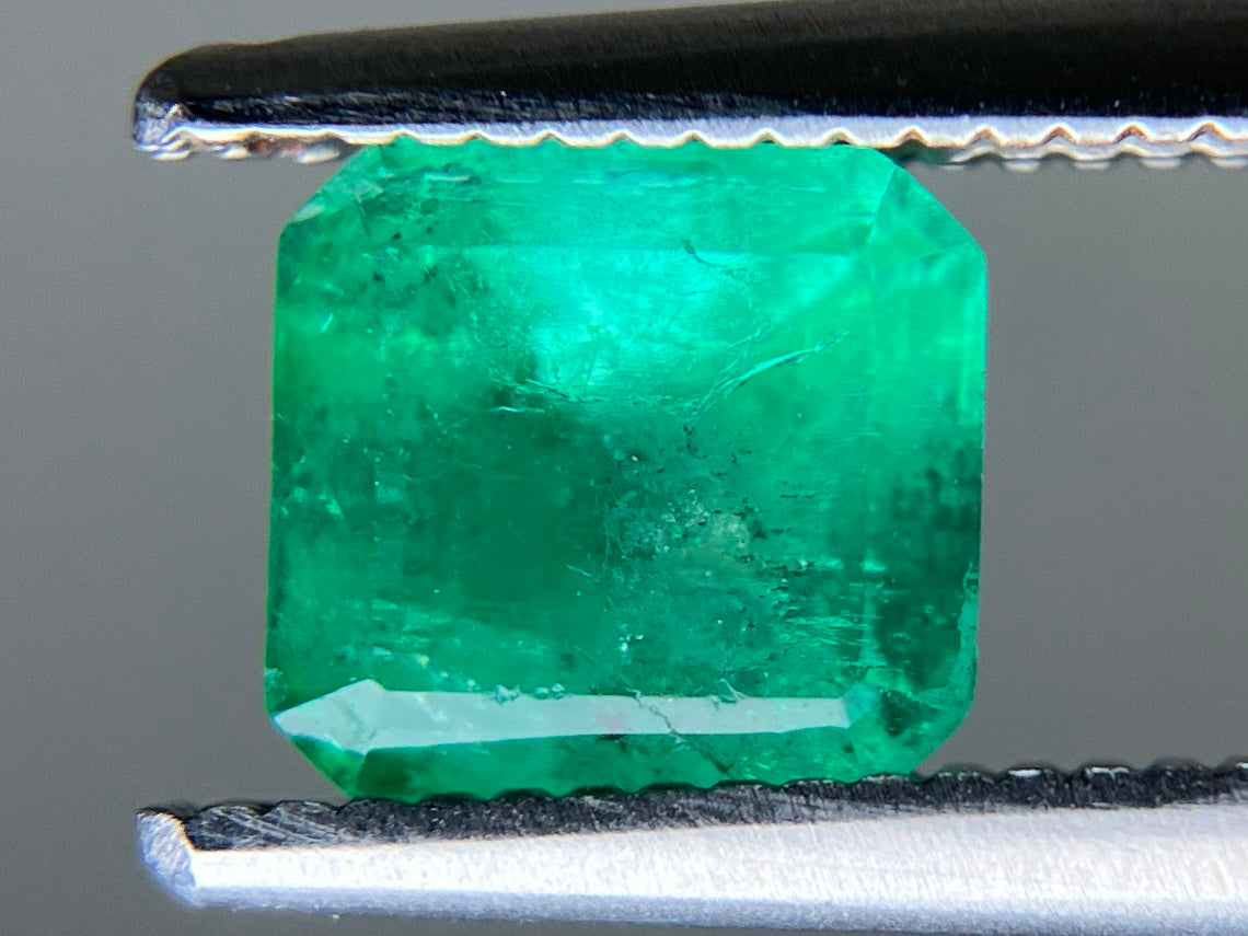 エメラルド 天然 1.092ct 中央宝石ソーティング付き 5.93㎜×5.62㎜×4.87㎜ ルース（ 裸石 ） 7055YY